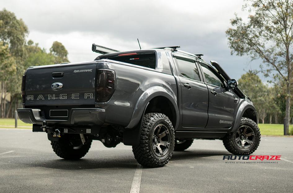 FORD RANGER BEAST BLACK MACHINED WITH DARK TINT